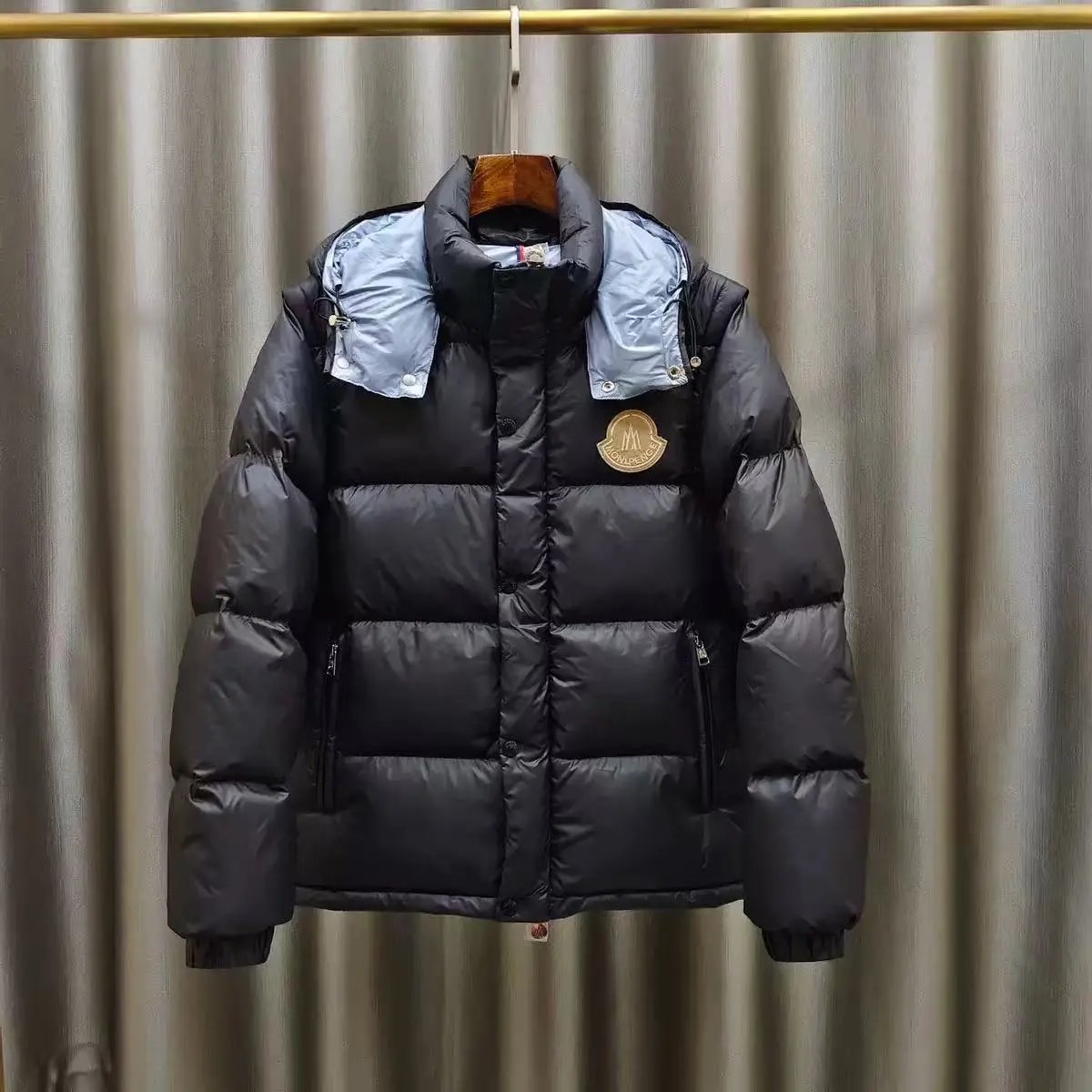 05- Black (light blue lining) detachable sleeves